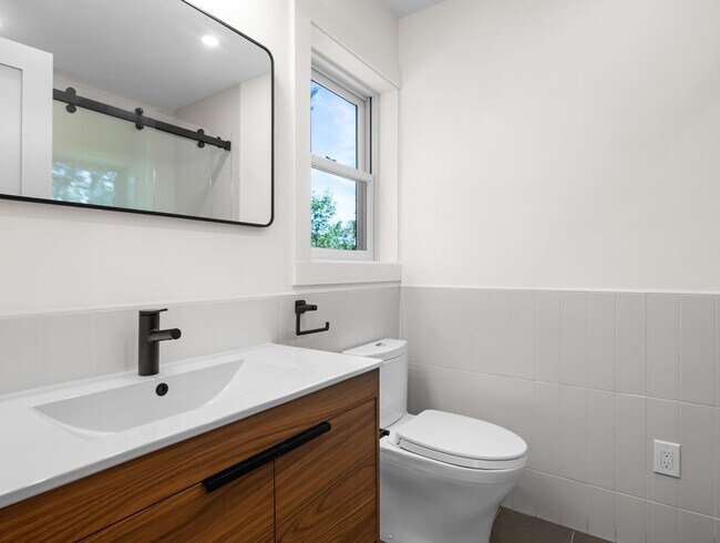 Building Photo - Modern Farmhouse 3 Bedroom 3.5 Bathroom