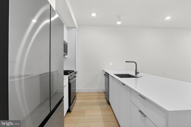 Building Photo - 2007 Cambridge St