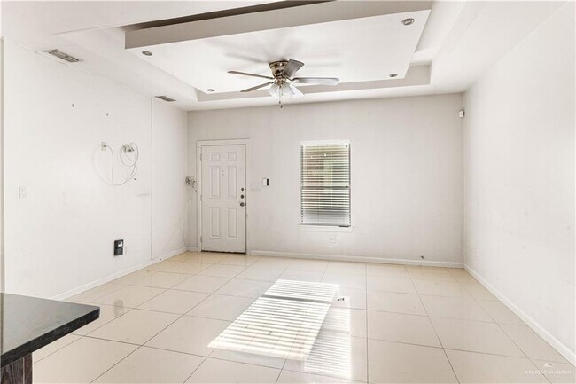 Building Photo - 1707 W Smith Dr