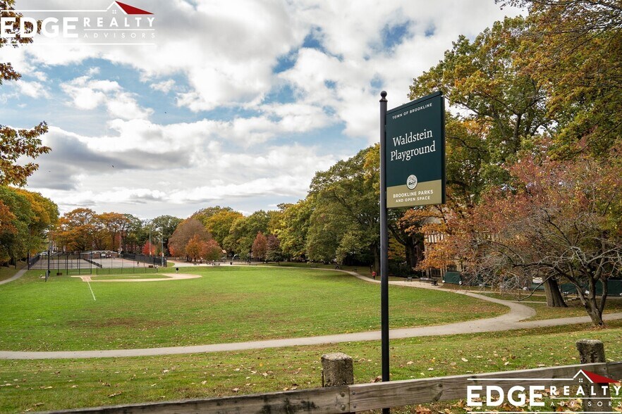 Building Photo - 1802 Beacon St