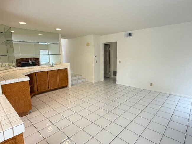 Building Photo - ****1/2 month off rent*****Spacious Home i...