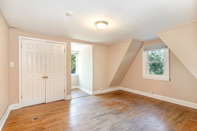 Building Photo - Green Hills Apartment for Rent!