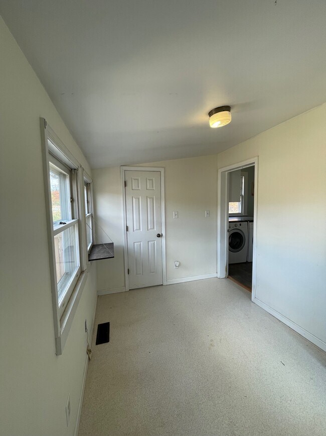 Building Photo - 1947 Emoriland Blvd