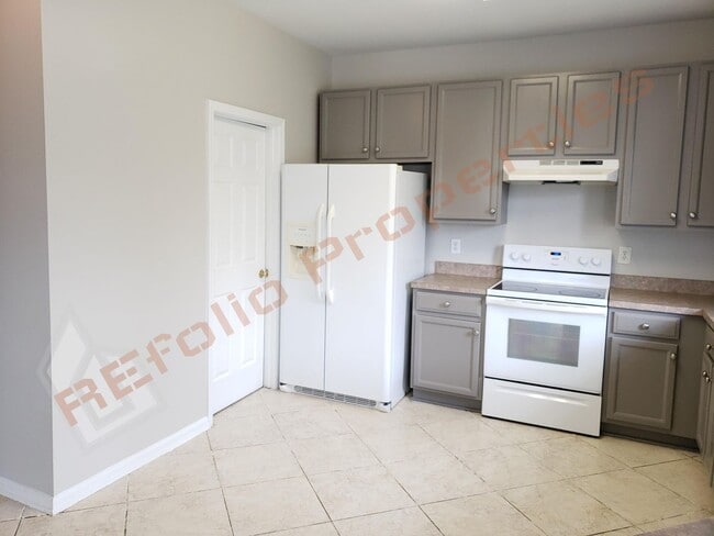 Building Photo - Lovely 4 Bedroom, 2.5 Bath Single-Family H...