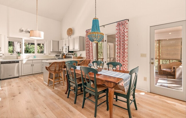 Building Photo - 2415 The Haul Over