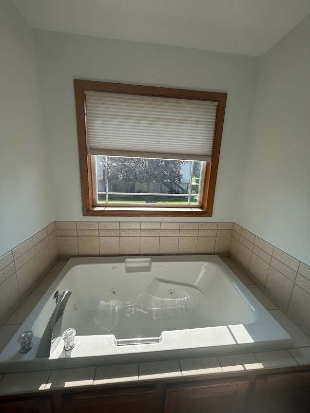 Whirlpool Tub - 1051 Tamarack Way