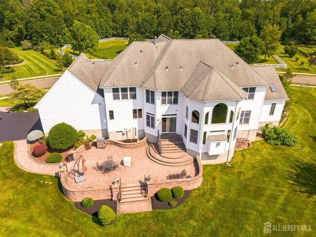 Building Photo - 19 Meadowlark Dr