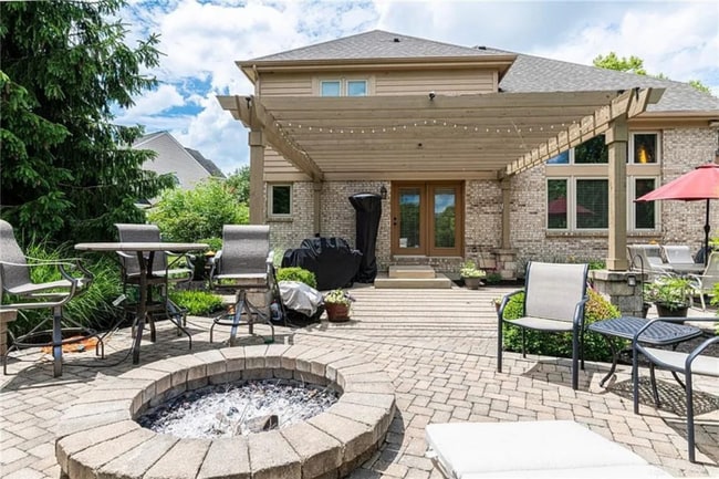Building Photo - Immaculate Home in a Golf Course Community