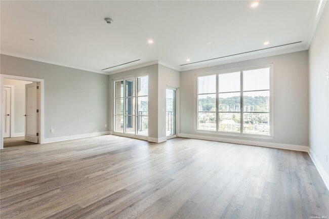 Building Photo - 100 Garvies Point Rd