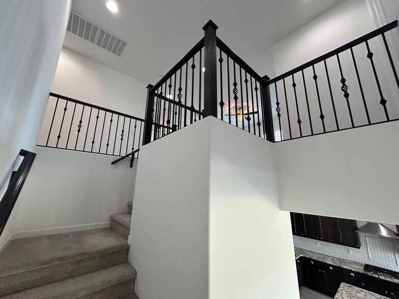 Building Photo - 4146 S Columbus Dr
