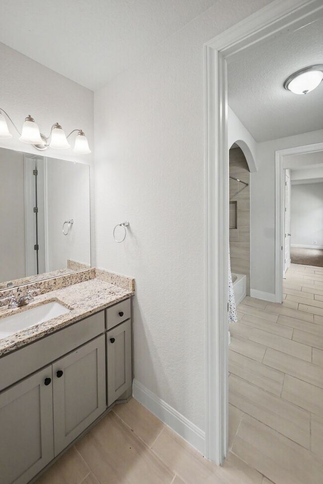 Building Photo - Stunning 4BR Home with 3-Car Garage in Turning Stone - Realtor Commission: $750