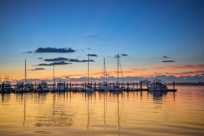 Building Photo - 392 SE Sea Hunt Wy