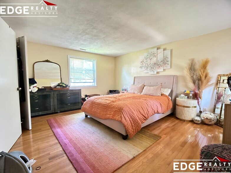 Building Photo - 27 Waban St