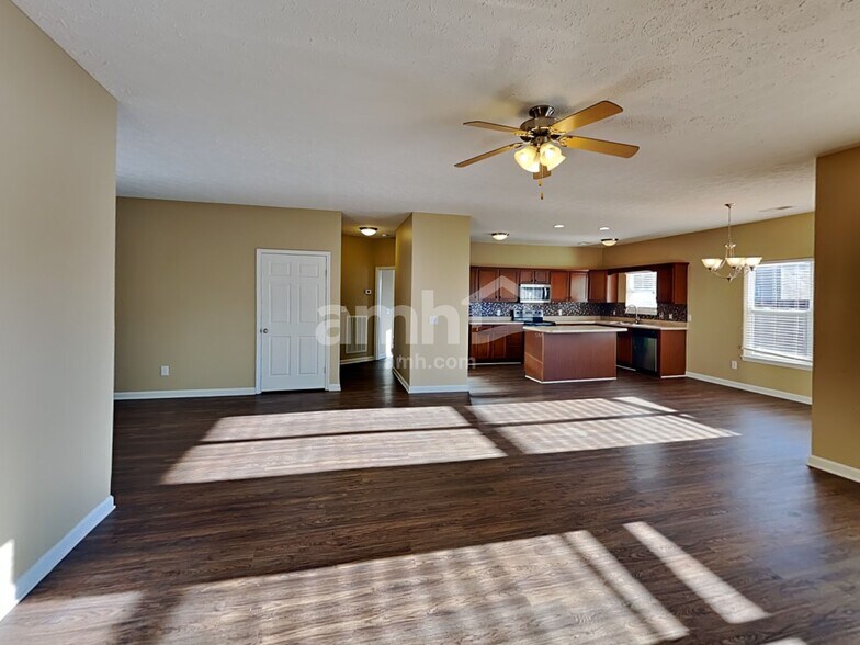 Building Photo - 533 Callie Ave