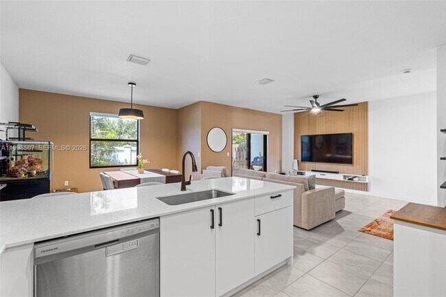 Building Photo - 4917 Oakmont Dr