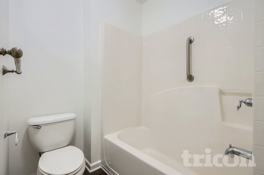 Building Photo - 5732 Barrington Run