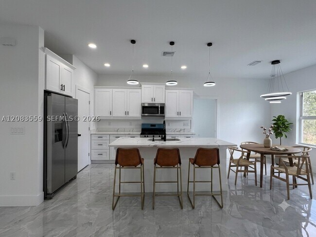Building Photo - 852 Belden Ave