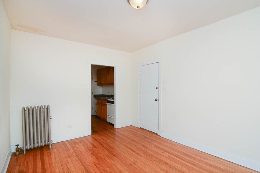 Building Photo - 2647 N Spaulding Ave
