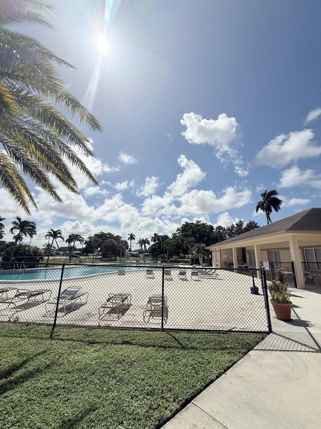 Building Photo - 2090 SW 85th Ave