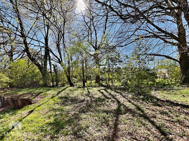 Building Photo - 421 Cabriolet Ct