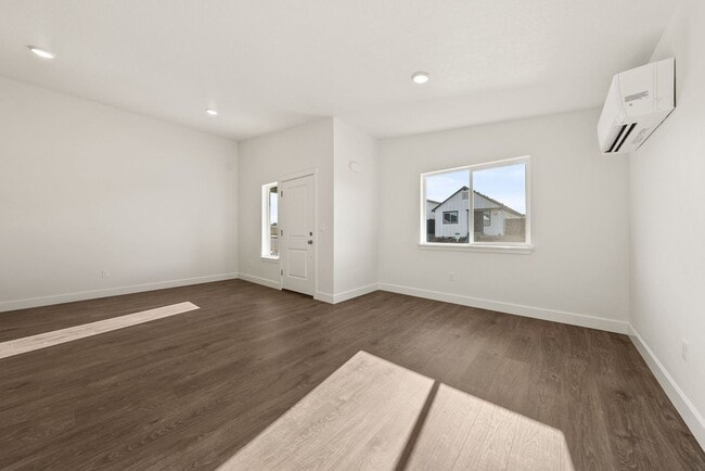 Building Photo - 50% OFF!!! Modern 3 Bed/2 Bath Single-Level Home with Open Living - Redmond