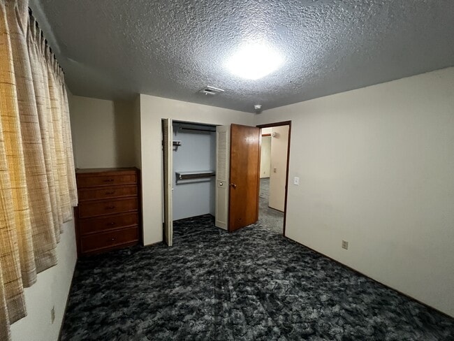 Building Photo - 88494 Ellmaker Rd