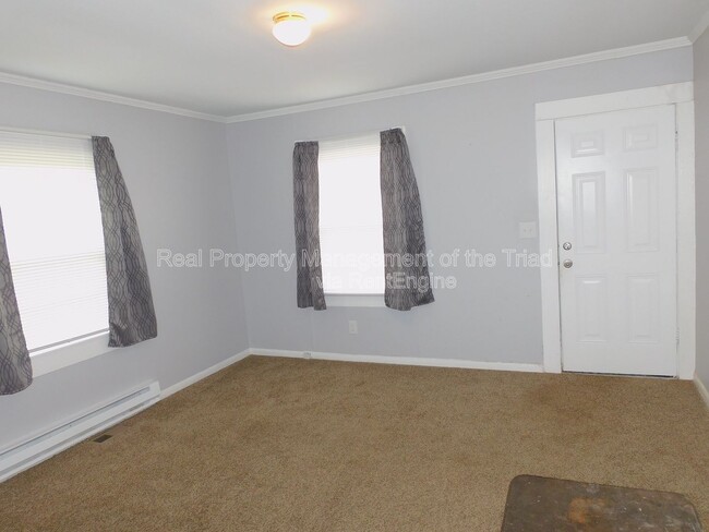 Building Photo - 201 Sheppard St