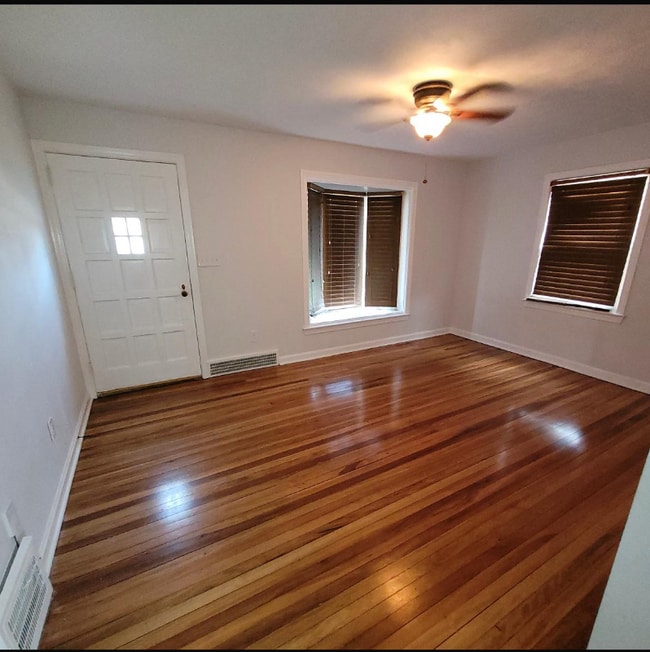 Building Photo - 25770 Farringdon Ave