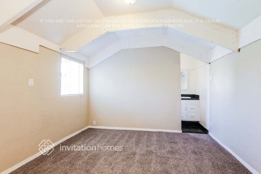 Building Photo - 5043 N 20th Ave