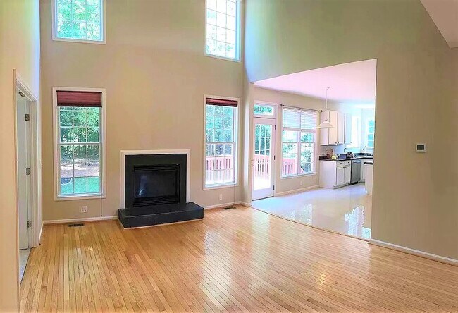 Building Photo - 105 Dairy Ct