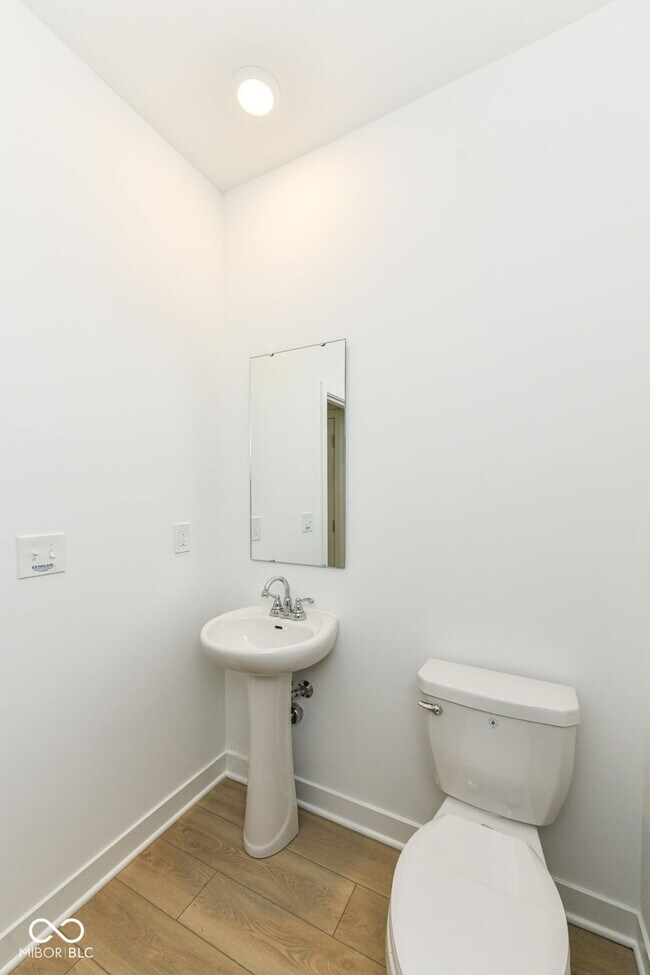 Building Photo - 16946 Daly Dr