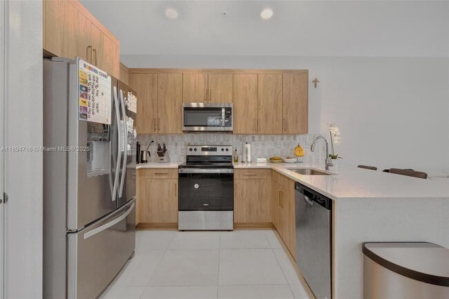 Building Photo - 156 SW 171st Ln