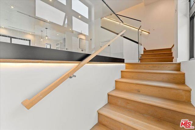 Building Photo - 1410 1/2 North Poinsettia Place, Los Angel...