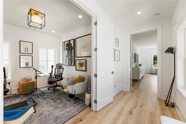 Building Photo - 6715 Halcyon Way