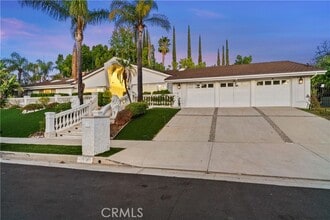 Building Photo - 3814 Alonzo Ave