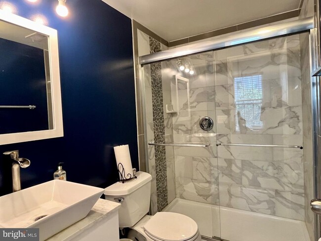 Building Photo - 2517 Francis Ln