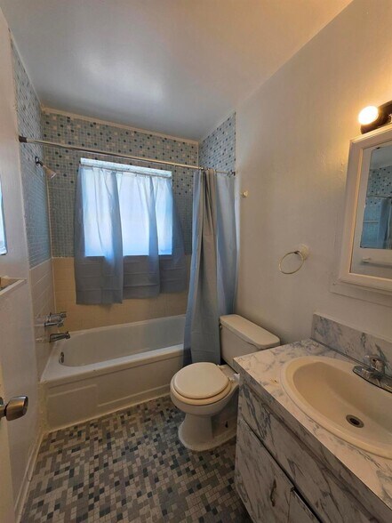 Building Photo - 4760 NW 24th Ct