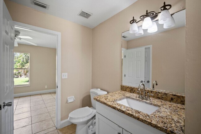Building Photo - Beautiful 3 bedrooms+ DEN 2 bathrooms sing...