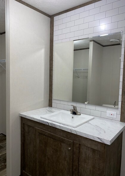 Building Photo - 1137 US-19