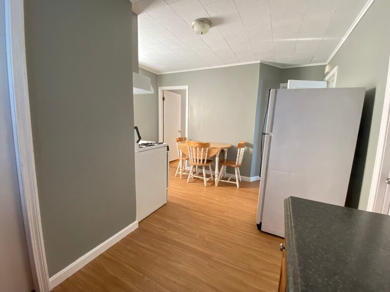 Building Photo - 4 Pond St