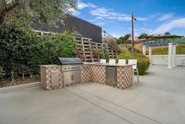 Building Photo - UPDATED LUXURY MALIBU CONDO!
