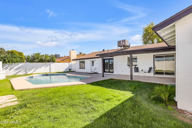 Building Photo - 1018 W Ivanhoe St