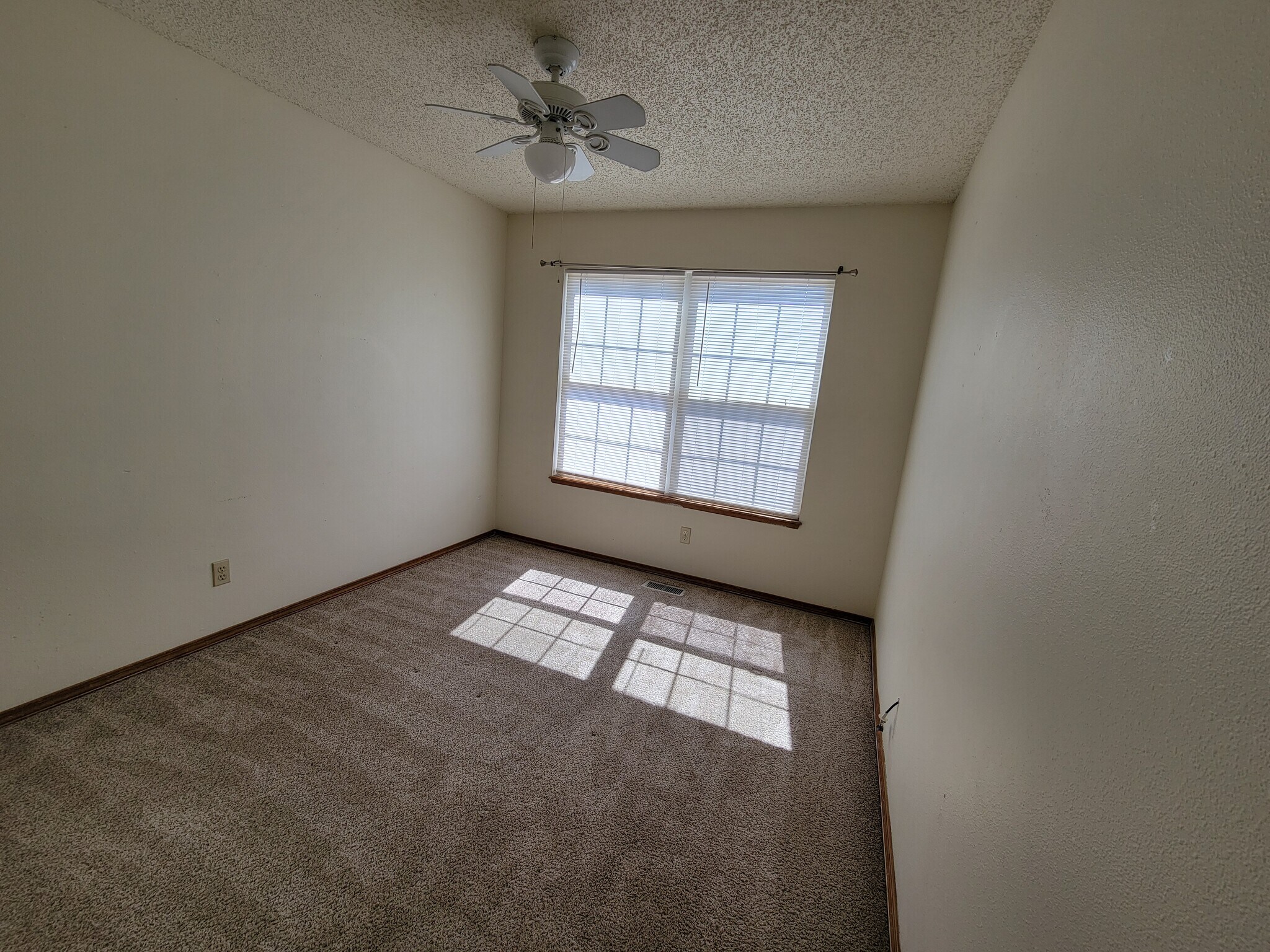 Building Photo - 5410 Balsam St