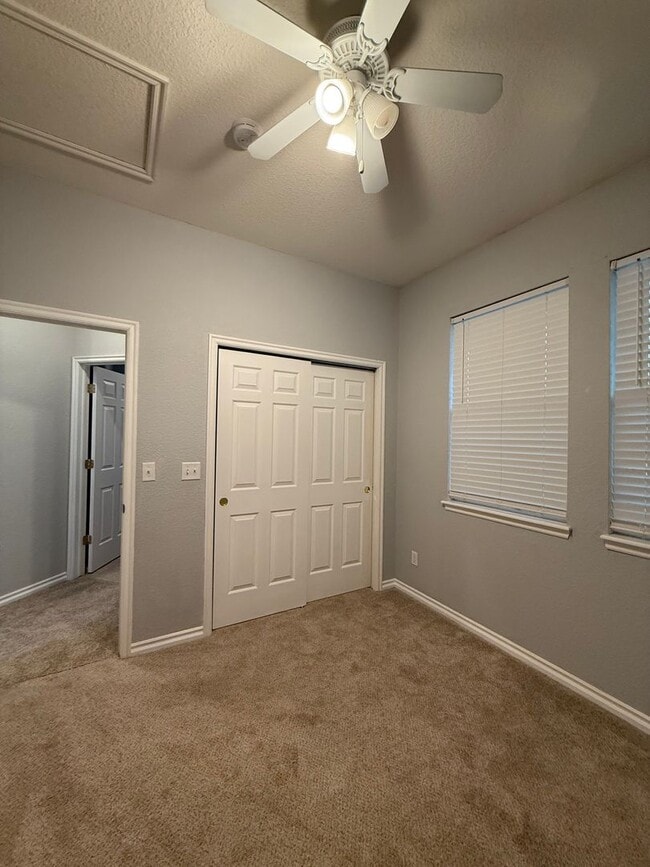 Building Photo - Bright and Modern 3-Bed, 2.5-Bath Townhous...
