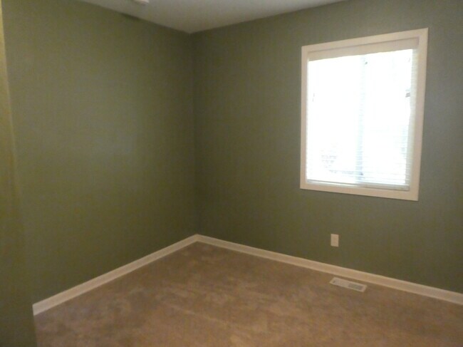 Building Photo - 1420 Dollar St