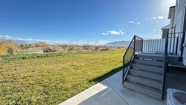 Building Photo - 404 Grassland Dr