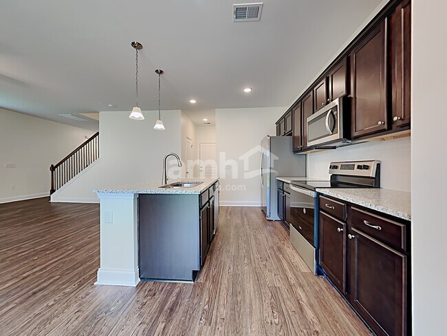 Building Photo - 512 West St