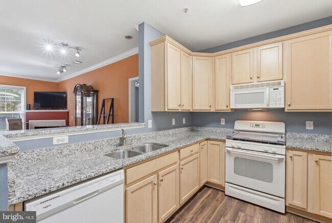 Building Photo - 3850 Lightfoot St