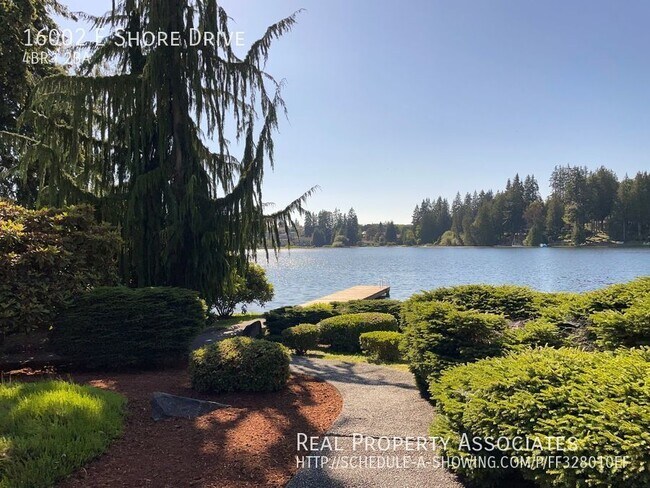 Building Photo - 3 bedrooms, 1 bathroom House on Martha Lak...
