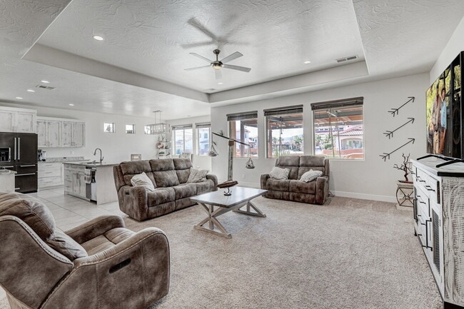 Building Photo - "Charming 3-Bedroom Retreat with 2 Baths and 2150 Sq. Ft. of Comfort in Santa Clara!"